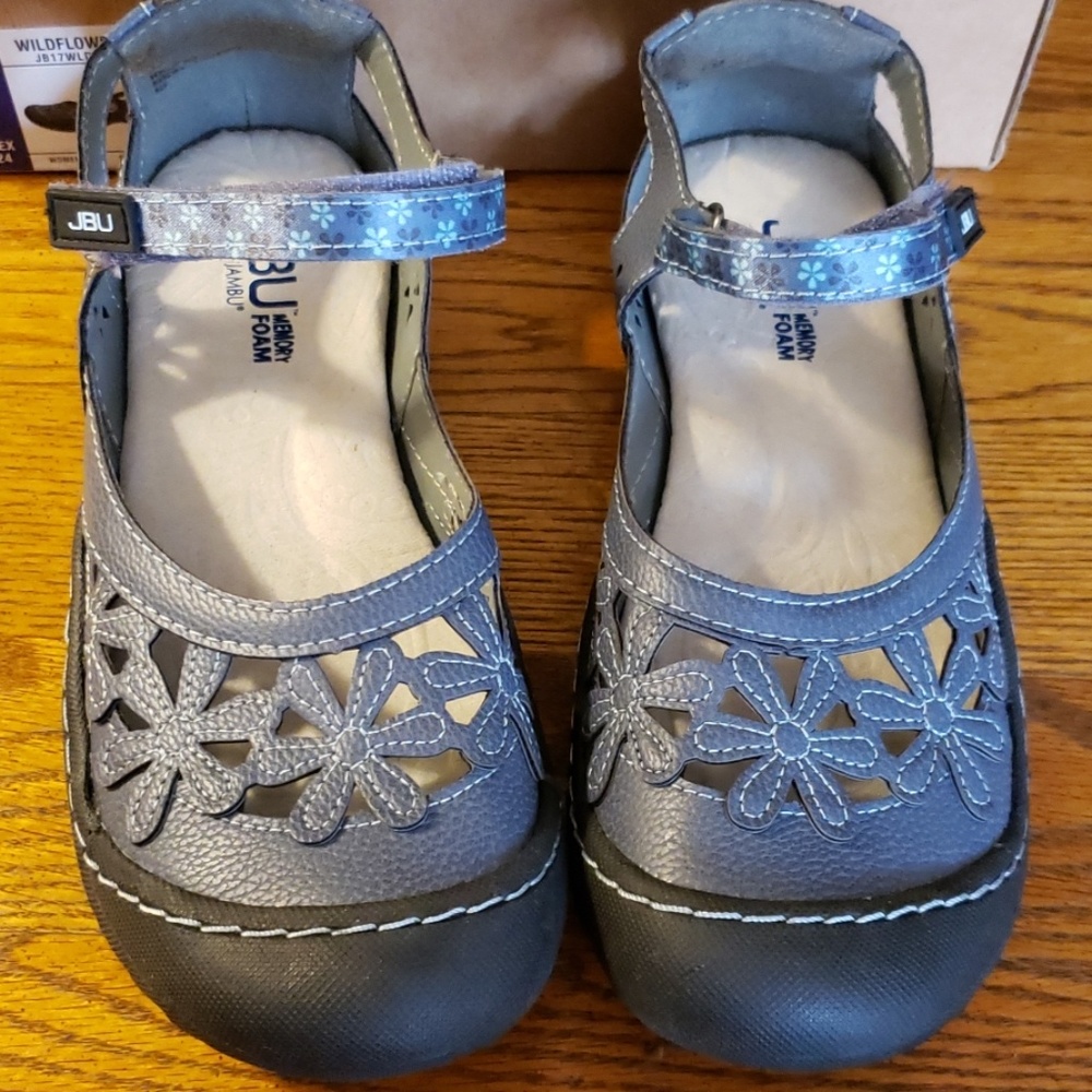 Women's shoes